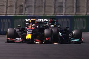La telemetría ha hablado: la FIA sanciona a Verstappen por frenar «repentinamente»