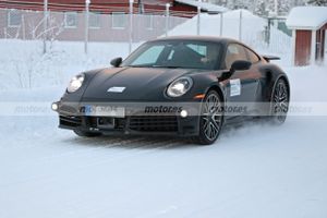 El Porsche 911 Turbo Facelift 2023 deja ver importantes cambios en las pruebas de invierno