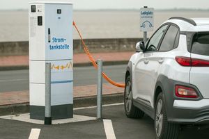 El «pluggate» amenaza al coche eléctrico: puntos de carga que cobran de más