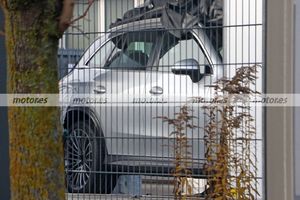 Cazan al nuevo Mercedes GLC 2022 en unas fotos espía al desnudo