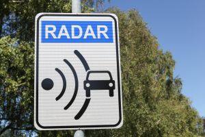 La DGT aprovechará la anulación de la regla de los 20 km/h para instalar más radares de tramo