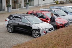 Los prototipos del Ford Kuga Facelift 2023 se dejan ver en fotos espía en Europa