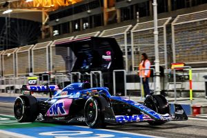 Más problemas mecánicos en el Alpine limitan el rodaje de Alonso en Bahréin