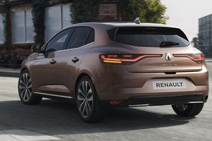 Operación derribo del Renault Mégane en Francia, el compacto pierde motores