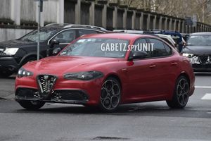 El esperado Alfa Romeo Giulia Facelift 2022 posa en fotos espía en Italia