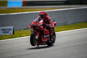Pecco Bagnaia rompe el crono en Jerez y se hace con la pole de MotoGP