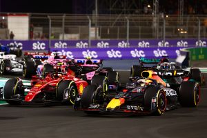 Verstappen: «Feliz por ver a mi amigo Sainz en un Ferrari competitivo»