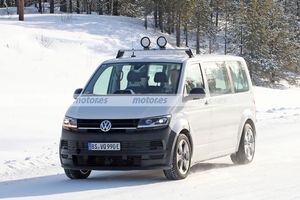 La mula del futuro Volkswagen ID. Buzz LWB 2024 aparece en fotos espía en Suecia