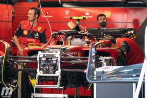 Ferrari rompe el toque de queda para cambiar el chasis de Sainz