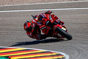 Pecco Bagnaia consigue una nueva pole en el GP de Alemania de MotoGP