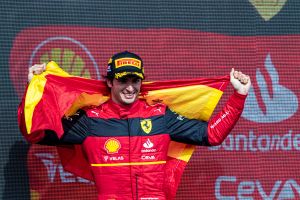 Cuando el piloto es más razonable que su equipo: el «dejad de inventar» de Sainz a Ferrari