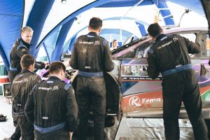 Los pilotos de M-Sport repararon sus 'Rally1' para seguir en el Safari Rally