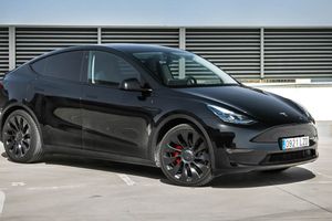 Alemania - Agosto 2022: El Tesla Model Y «Made in Germany» roza el podio