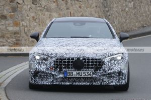 El nuevo Mercedes-AMG CLE 53 Coupé 2024 destila deportividad en sus primeras fotos espía