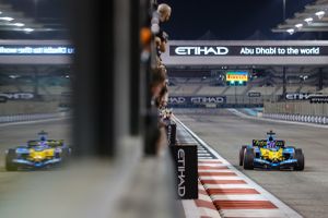 La preocupación que inquietaba a Fernando Alonso antes de la famosa exhibición con el Renault R25 en Abu Dhabi