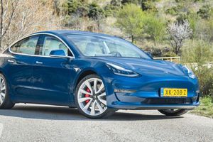 La actualización del Tesla Model 3 llegará en 2023 con un volante que no es para todo el público
