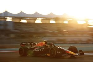 Verstappen cierra el último viernes del año al frente