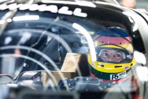 Jacques Villeneuve pilota el Vanwall Vandervell LMH de ByKolles en un test en Barcelona