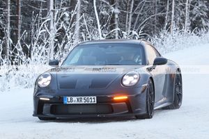 El Porsche 911 GT3 Touring Facelift baila en las carreteras nevadas del norte de Suecia