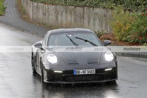 El exclusivo Porsche 911 ST se somete a nuevas pruebas bajo una intensa lluvia