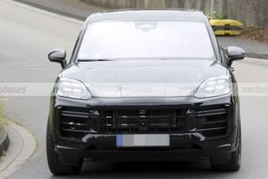 El nuevo Porsche Cayenne Turbo E-Hybrid 2027 aparece casi destapado y revela más de lo esperado