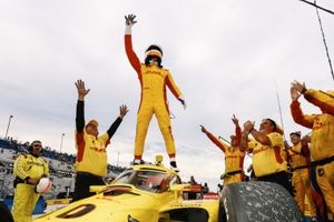 ¡Álex Palou, pentacampeón para la historia! Doblete de Pato O'Ward en Milwaukee