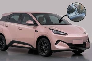 El BYD Dolphin Surf quiere dejar de ser un eléctrico pequeño: más de 400 km y un interior completamente renovado