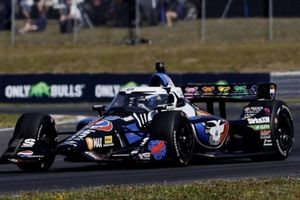 Felix Rosenqvist gana un igualadísimo cara a cara contra Álex Palou por la pole de Portland