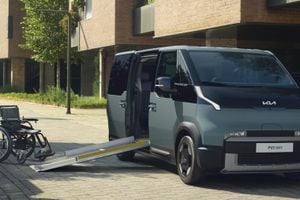 El KIA PV5 WAV hace de fábrica lo que muchos fabricantes dejan en manos de talleres especializados