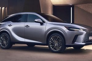 El Mercedes GLE de Lexus se renueva: llega el nuevo RX 2027 con hasta 371 CV de puro motor híbrido y hasta 5 acabados