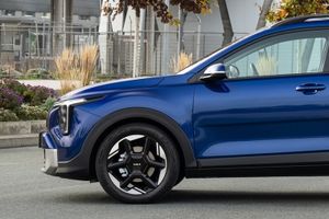 No tiene nada de low-cost pero es más barato que un Dacia, ha sido actualizado y, con 4.600 € de descuento, es un chollo