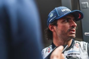 Un bache remata la penitencia holandesa de Carlos Sainz: «Es lo último que quería hacer»