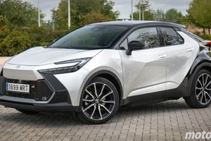 El Toyota C-HR pide paso en territorio del Dacia Sandero al convertirse en el SUV preferido por los españoles en julio de 2026