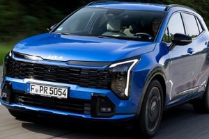 El Toyota Corolla Cross de KIA baja 11.000 €, el Sportage híbrido desafía a MG con más potencia y un precio igual de barato