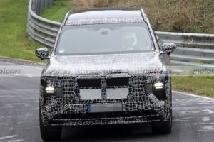 El nuevo BMW X7 M60 de 2028 se deja ver en Nürburgring y presume de un detalle que lo distinguirá del resto de la gama