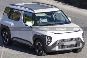 El KIA Syros se deja ver en pruebas por España y amenaza con hacerle la competencia al EV2 si deciden traerlo a Europa