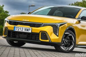 El nuevo KIA K4 con etiqueta ECO baja más de 4.800 € y pone en apuros al SEAT León