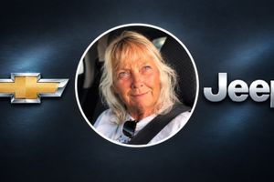Una abuela de 71 años deja atrás a un Jeep con su Silverado y un sheriff le repite tres veces el mismo consejo