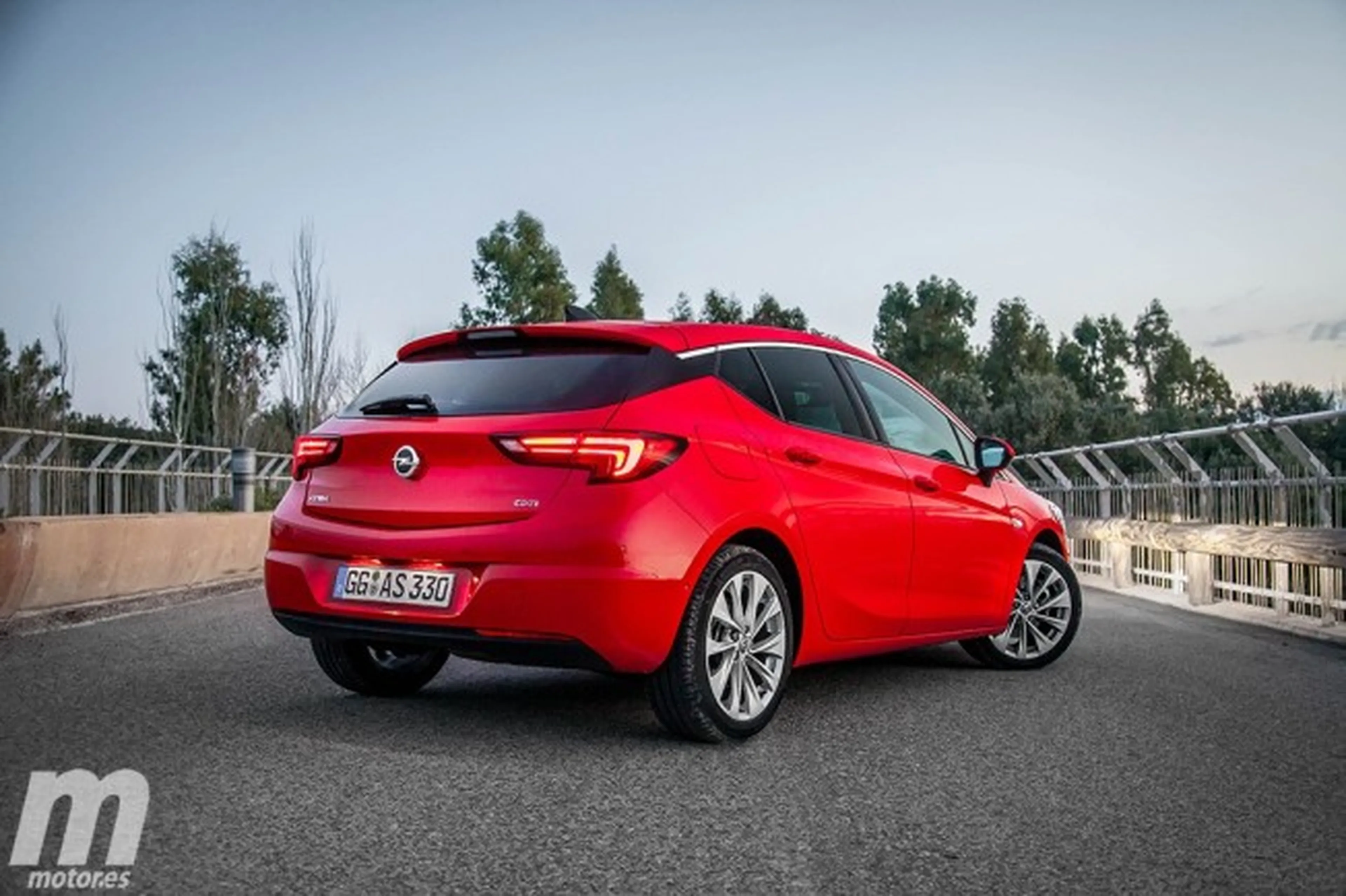 Fichas tecnicas de Opel Astra J, dimensiones e consumos