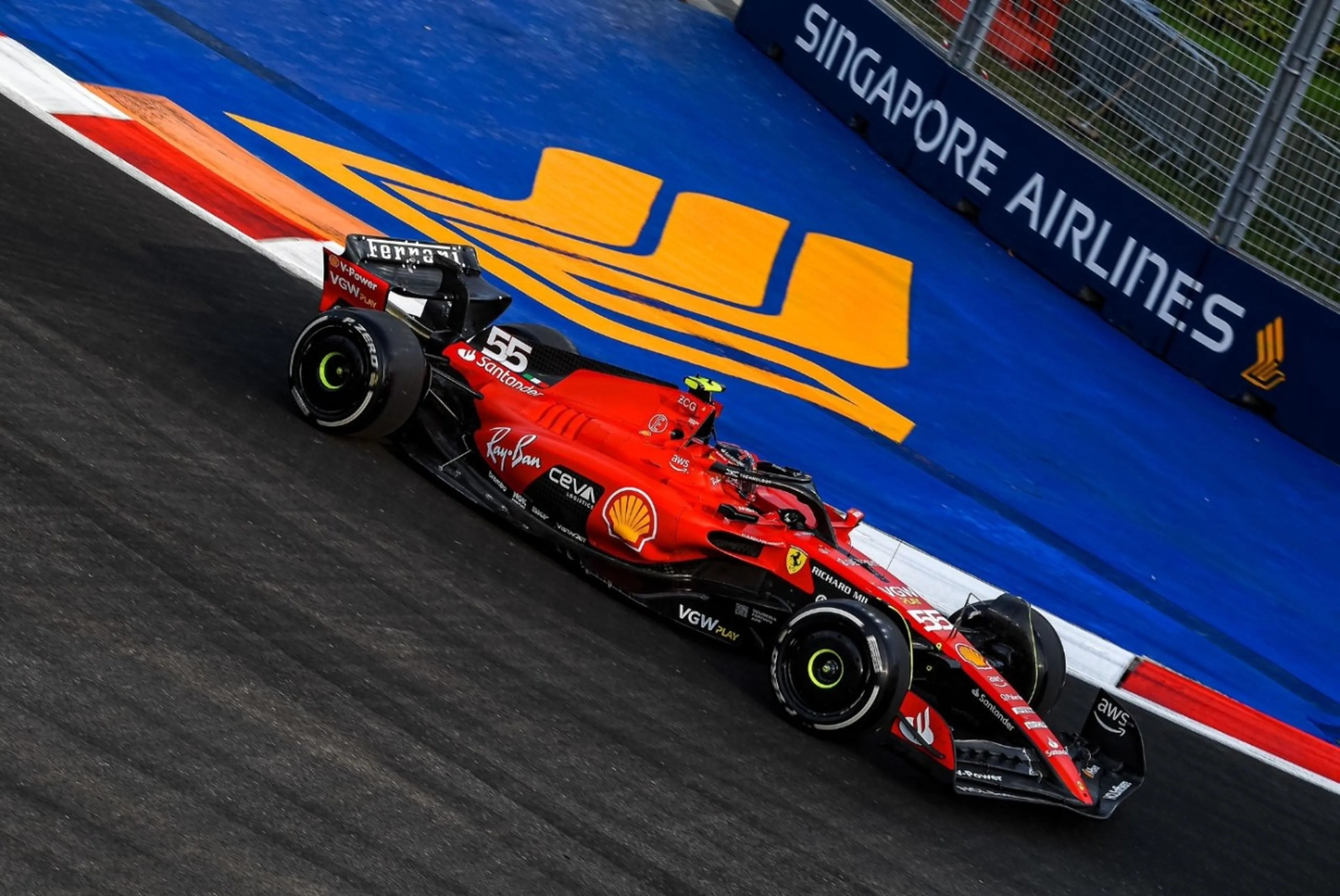 Ferrari saca músculo en los primeros libres: doblete de Charles Leclerc y Carlos Sainz