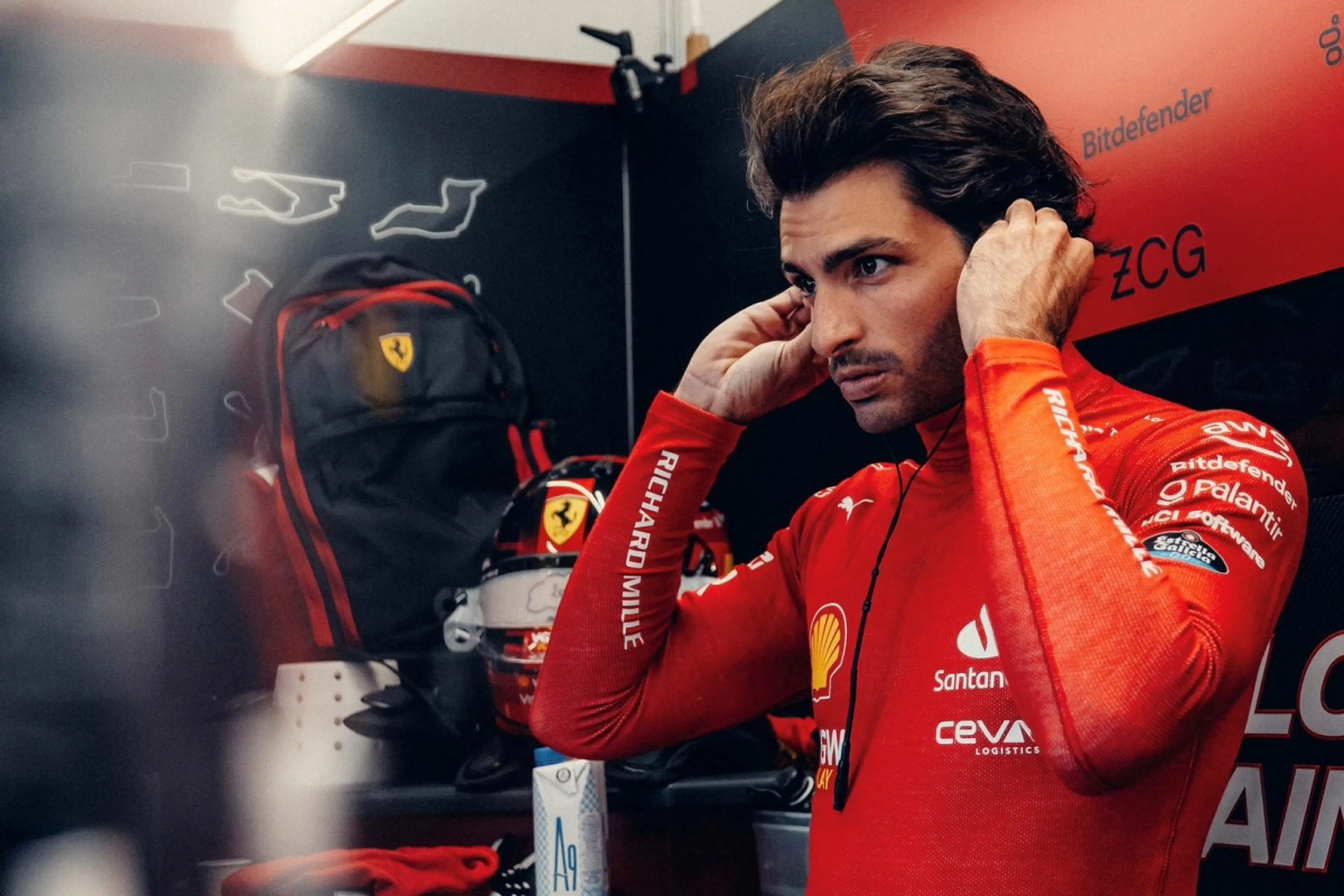 Carlos Sainz ‘pasa’ de darle consejos a Hamilton y explica cómo afronta su salida de Ferrari
