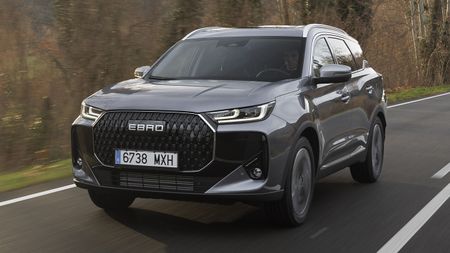 as-son-los-acabados-comfort-y-luxury-del-ebro-s700-el-nuevo-suv-que
