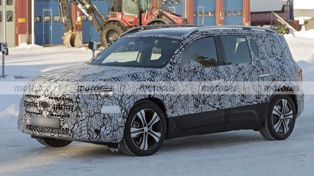 El nuevo Mercedes GLB 2027 reaparece en las pruebas de invierno con dos