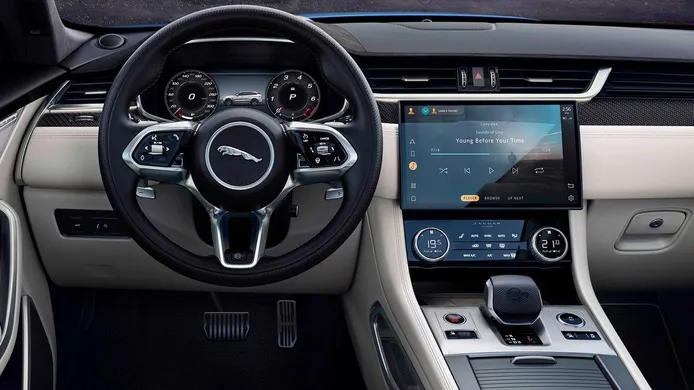 Jaguar F-Pace SVR 2021 - interior