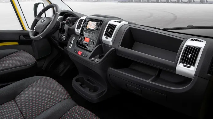 Opel Movano-e 2022 - interior