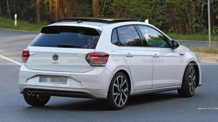 Volkswagen Polo GTI 2022 - foto espía posterior