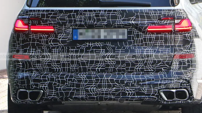 BMW X7 2022 - foto espía posterior