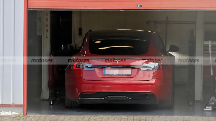 Tesla Model S Plaid - foto espía posterior
