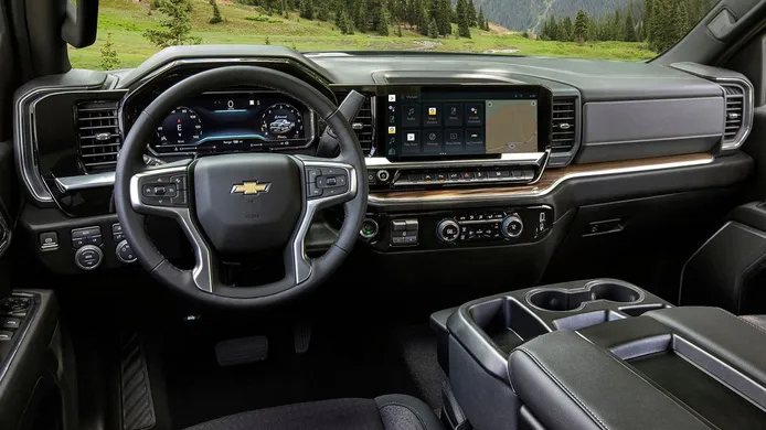 Chevrolet Silverado 2022 - interior