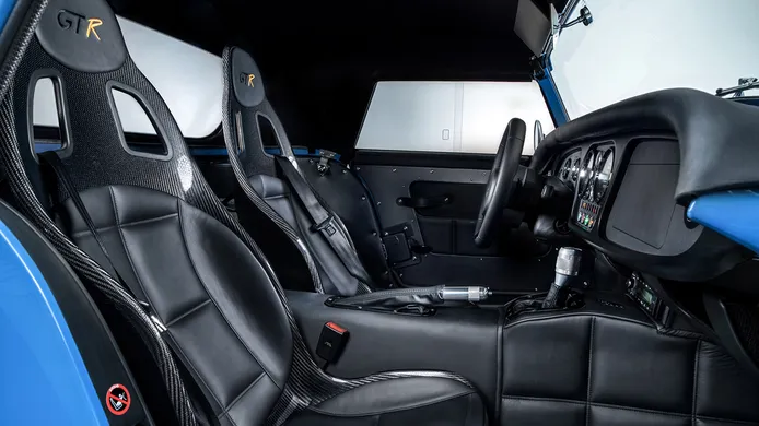 Morgan Plus 8 GTR - interior